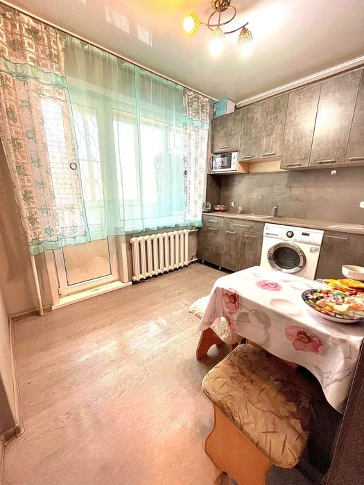 Продам 2х ком.кв.с мебелью, бытовой техникой ул Севастопольская 20