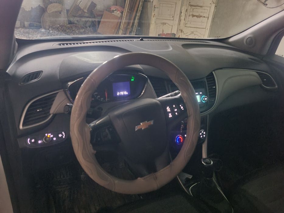 Treker 1 sotiladi kraska toza