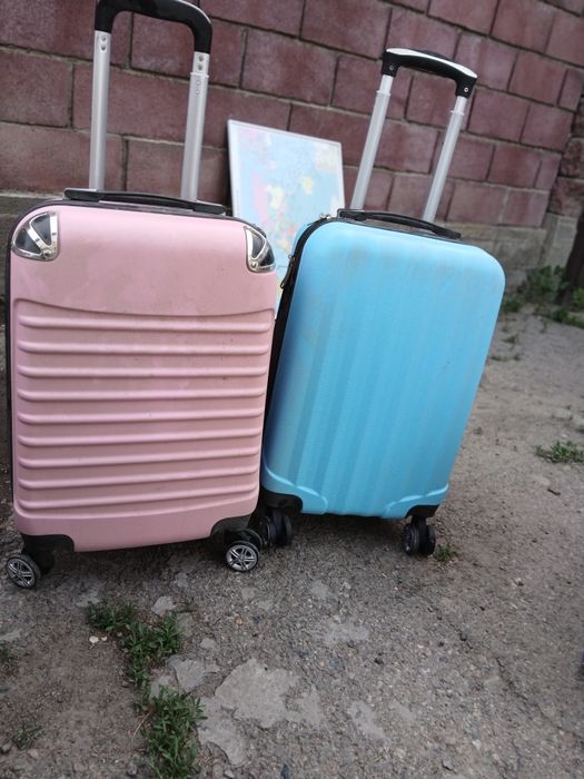 Продаю чемоданы  хорошего качества