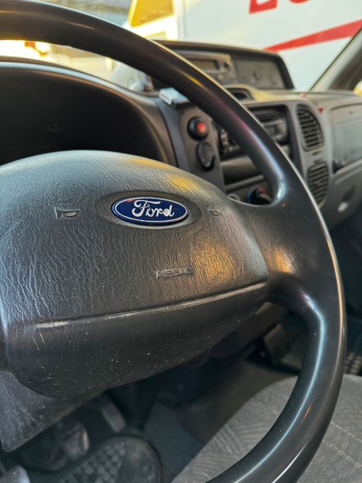 Vand Ford Transit 2,4 diesel cu 9 locuri