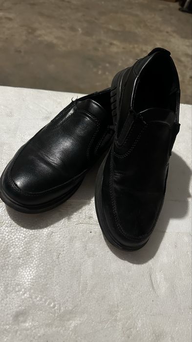 Продам туфли на мальчика
