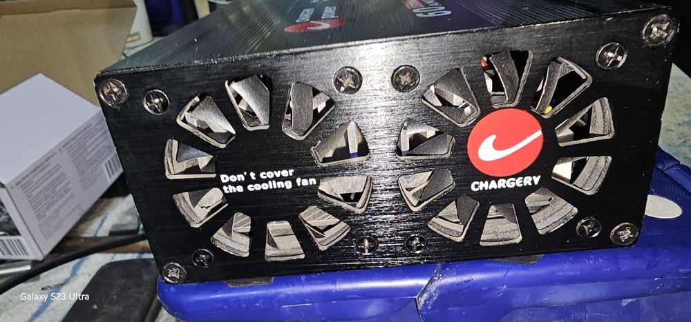 Vând 2 încărcătoare profesionale