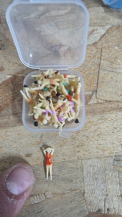 Vand divere materiale pentru lucru cu rasina epoxidica