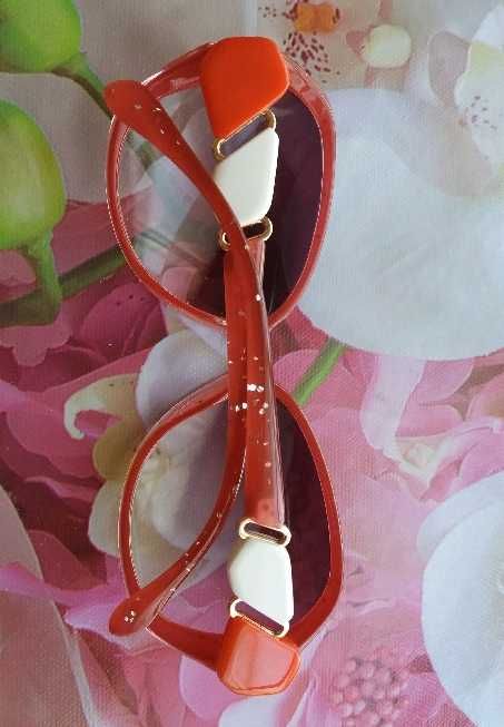 Очки женские солнцезащитные  эксклюзивной формы