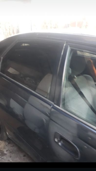 Продам машину тайота карина е