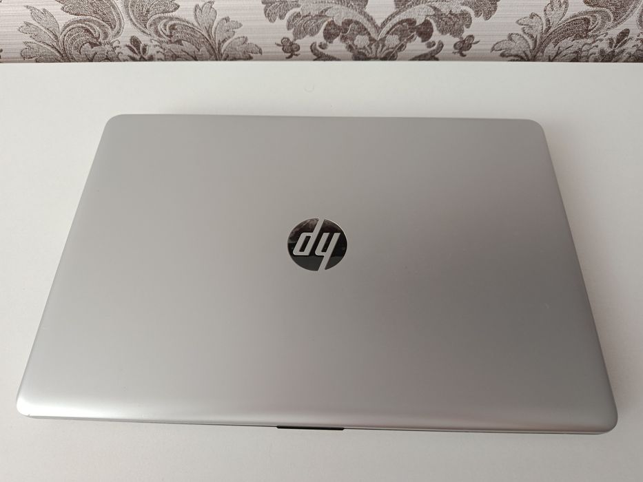 Ноутбук HP 15-bs-560ur