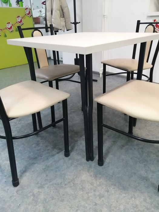 Столы квадратные (для столовой или офиса)