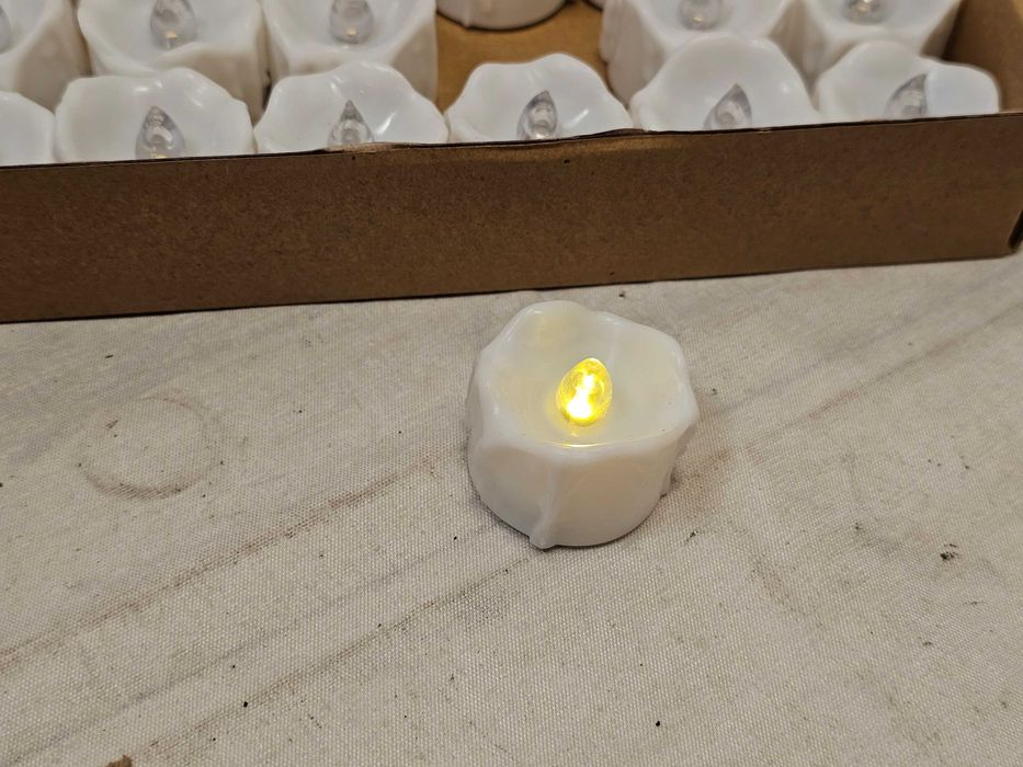 Set lumanari LED 24 bucati pe baterie inclusa! cr2032