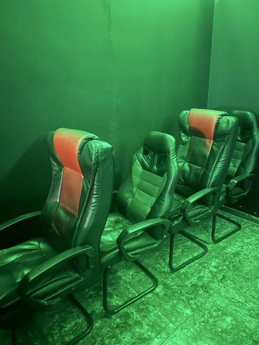 Игровые кресла / компьютерный клуб