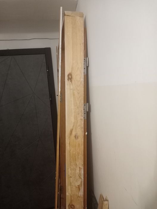 Деревянная дверь