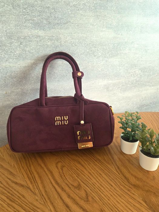 Нови чанти, различни цветове и марки