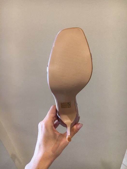 Дамски високи сандали с камъни