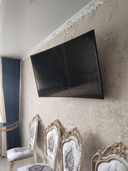 Телевизор  с трещины на запчасти