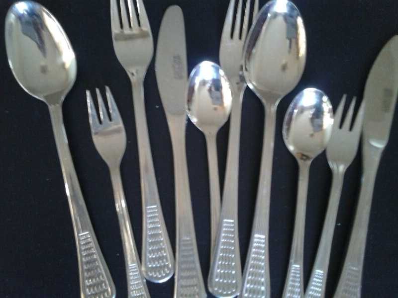 30 прибора от висококачествена бълг. стомана в луксозна кутия