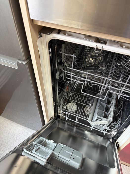 Maşina spalat vase electrolux