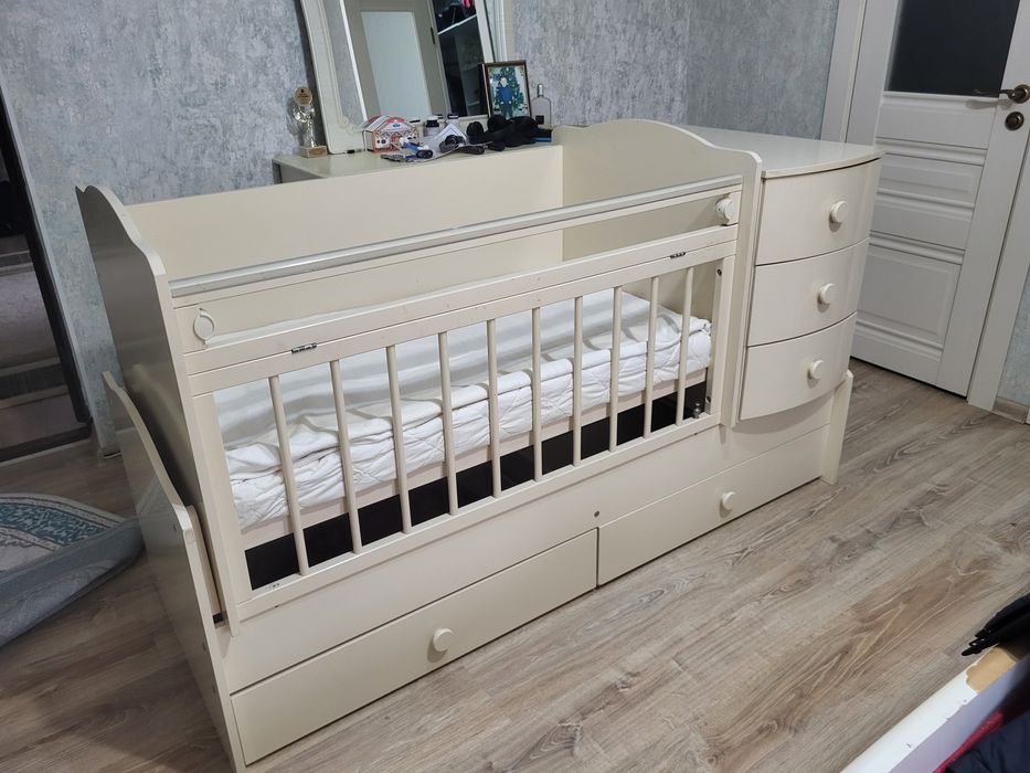 Манеж с краватью