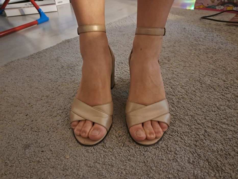 Sandale roz sidefat piele 37