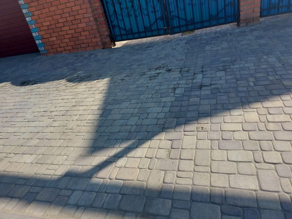Укладка брусчатки тротуарной плитки