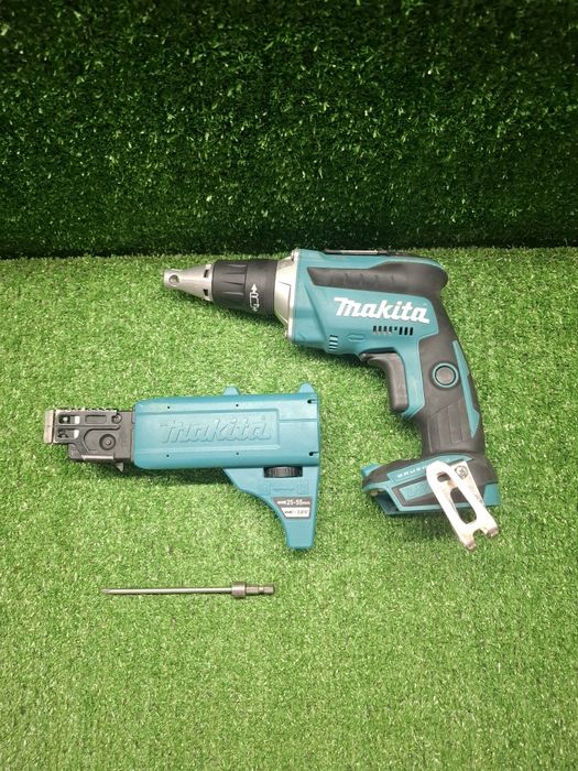 Винтоверт за гипсокартон на Makita DFS452 с допълнителна приставка