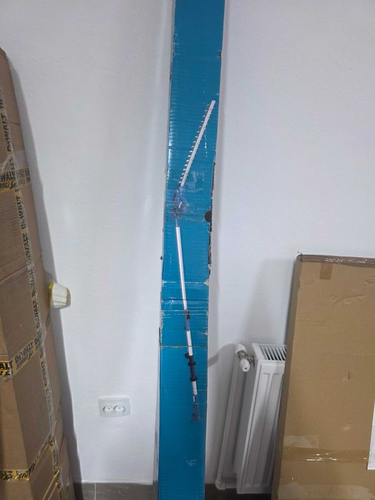 Makita UN460WDZ masina de tuns gard viu cu brat telescopic