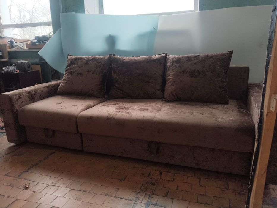 Продам отличный диван.