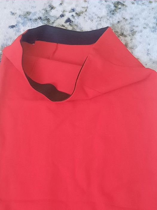 Красную классную юбку