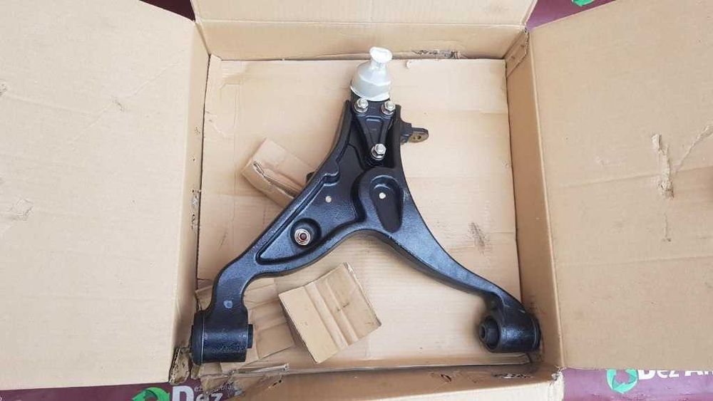 Brat suspensie dreapta fata NOU ORIGINAL Mitsubishi Pajero