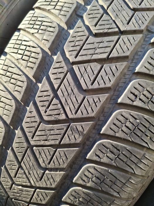 4 Anvelope de iarnă 235 60 r18 Pirelli