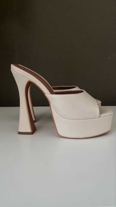 Туфли на каблуке