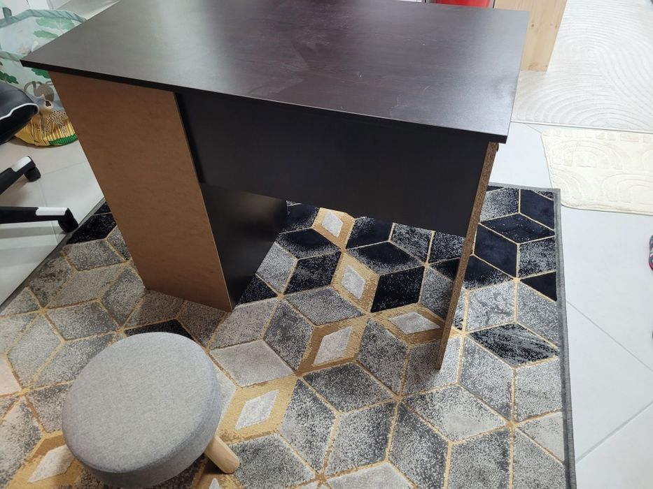 Бюро с чекмеджета