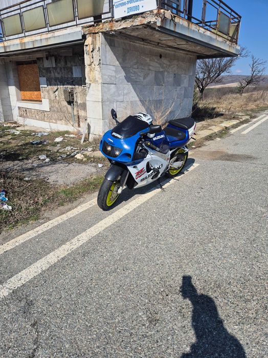 Suzuki  GSXR srad 600..