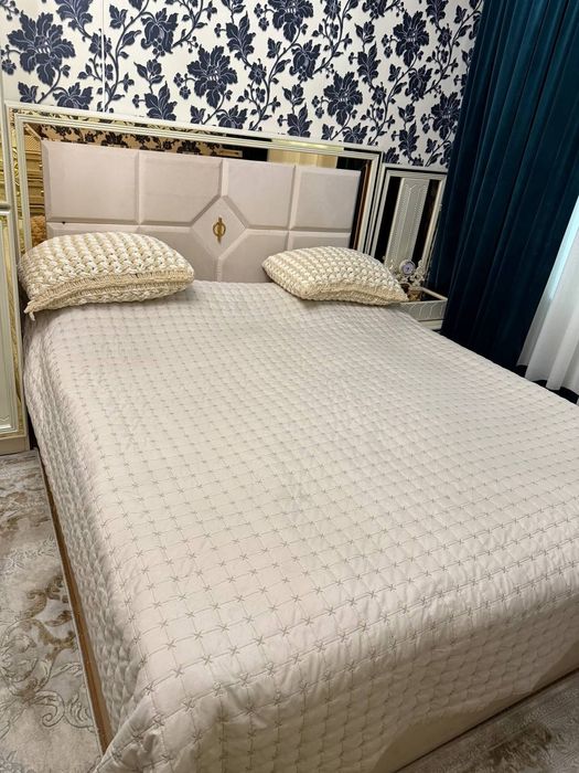 Спальни мебел сотилади