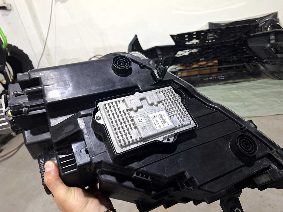 Десен фар Сеат атека