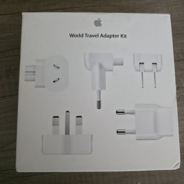 Продава се Apple World Travel Adapter Kit