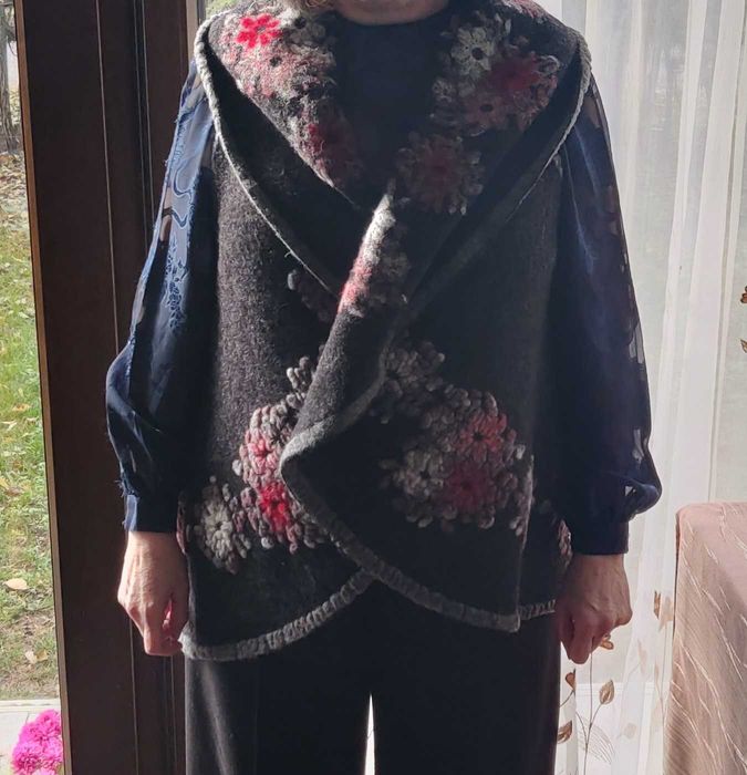 vesta poncho lana merinos cu model impaslit, noua, marime 46-48-50