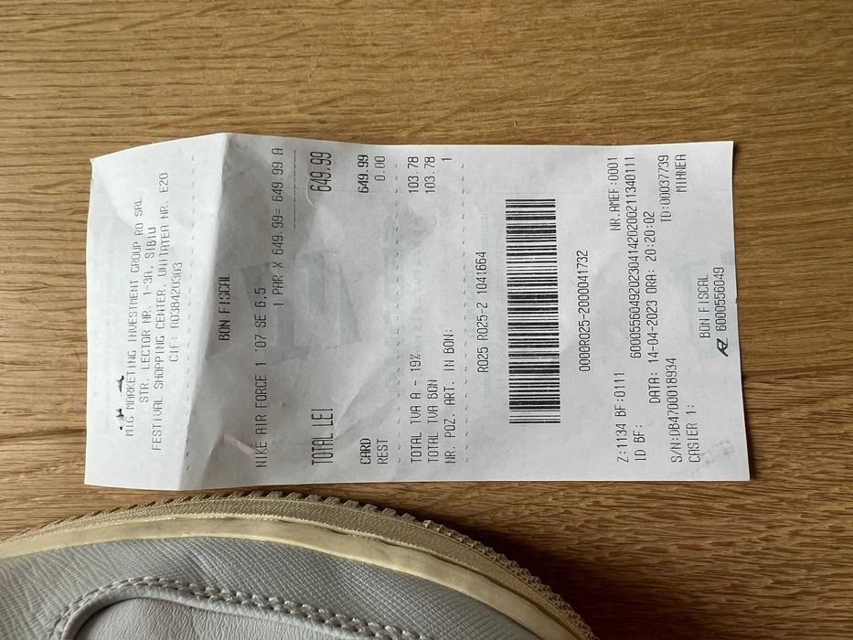 Air Force 1 '07 SE Swoosh Pocket, ca noi (foarte putin purtati)
