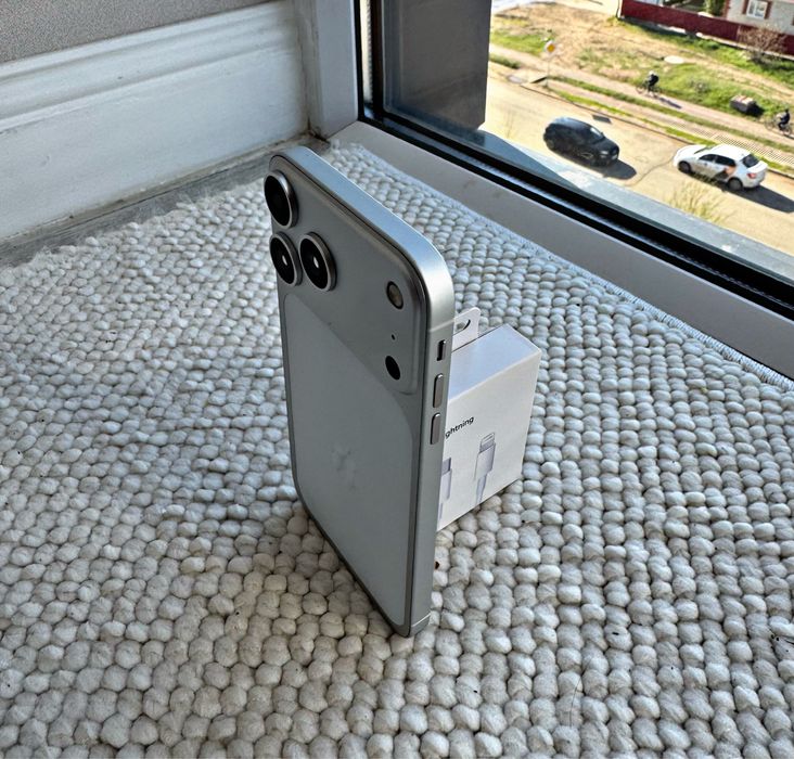  оригинальный  iPhone 11 в корпусе 17 PRO