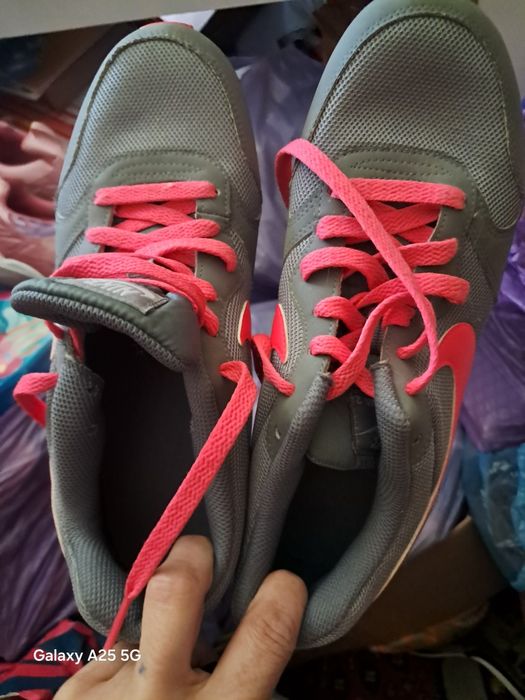 Vand adidași Nike