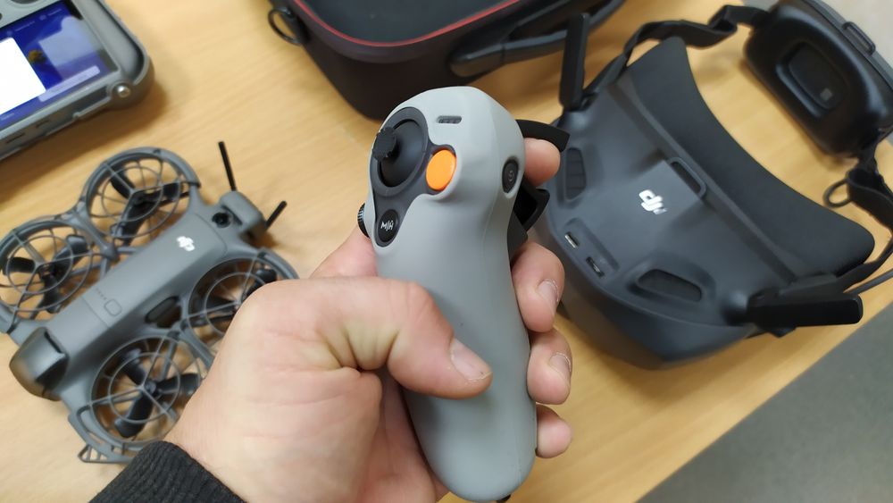 Продам дрон dji neo2