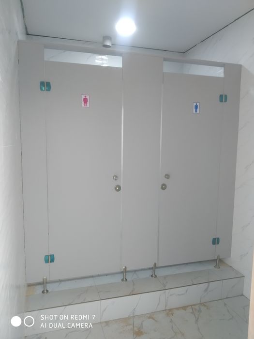 Туалетные кабинки  , сантех. перегородки