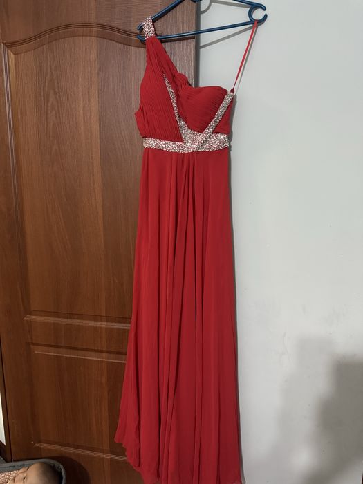 Продаю платье по очень низкой цене