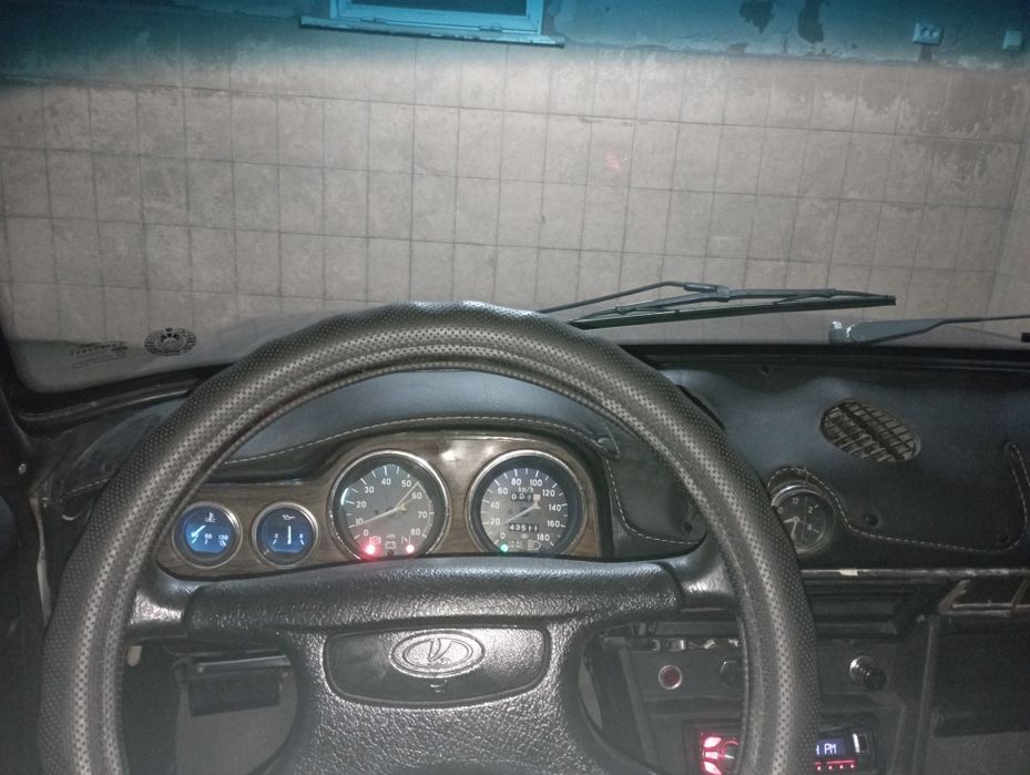 Jiguli 2106 . Sotiladi