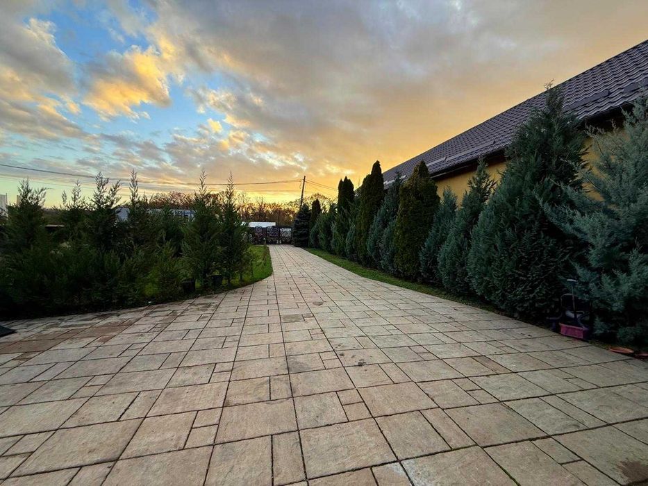 Casa ,Vila langa padure ,teren + livada 4500mp, JACUZZI, Panouri 10kw