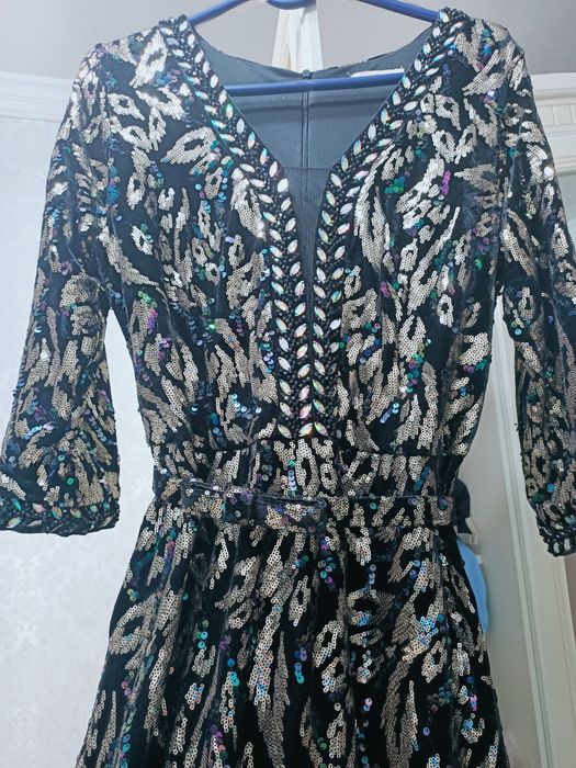 Продам платье блестящее