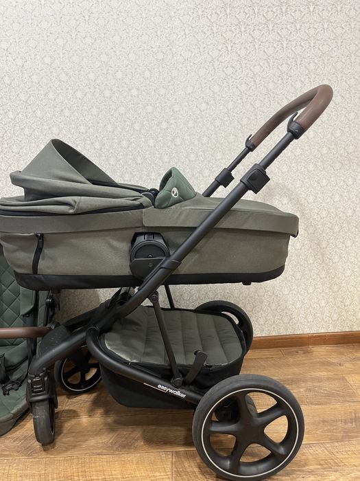 Срочно продам коляску бренда Easywalker 2 в 1