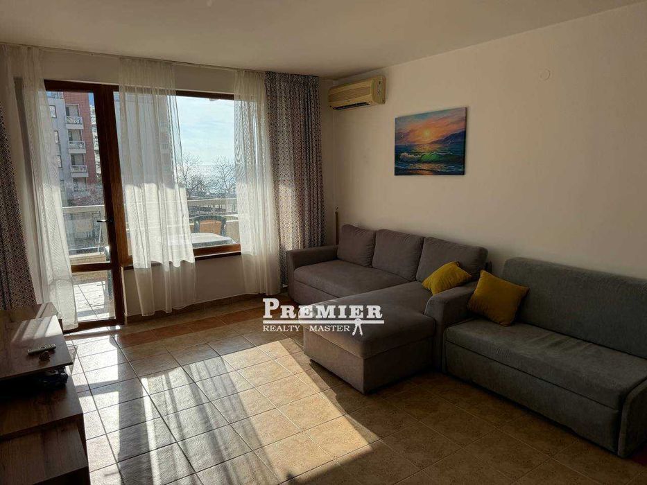 Просторен двустаен апартамент в Поморие на първа линия