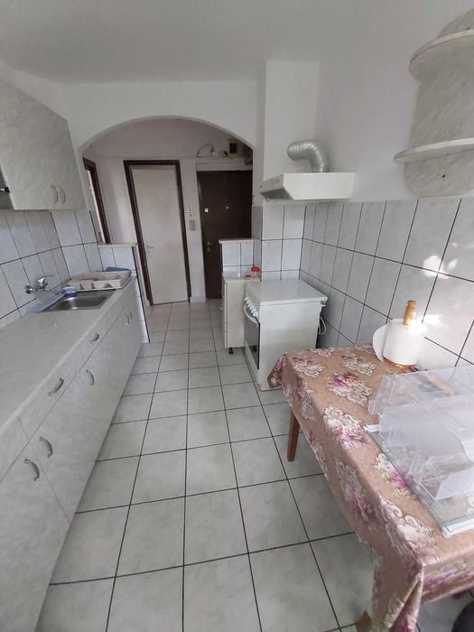 Dau in chirie apartament cu 2 camere et 3 langa podul decebal