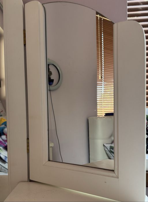 Тоалетка и табуретка