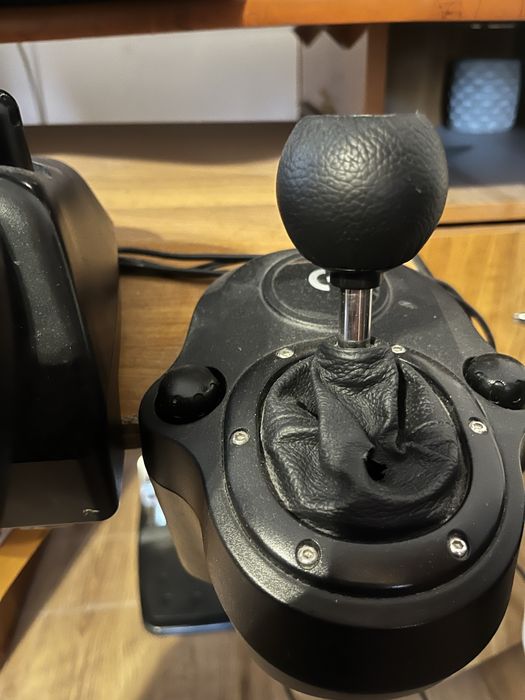 Vând volan logitec g29