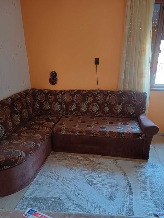 Ъглов диван в запазено състояние